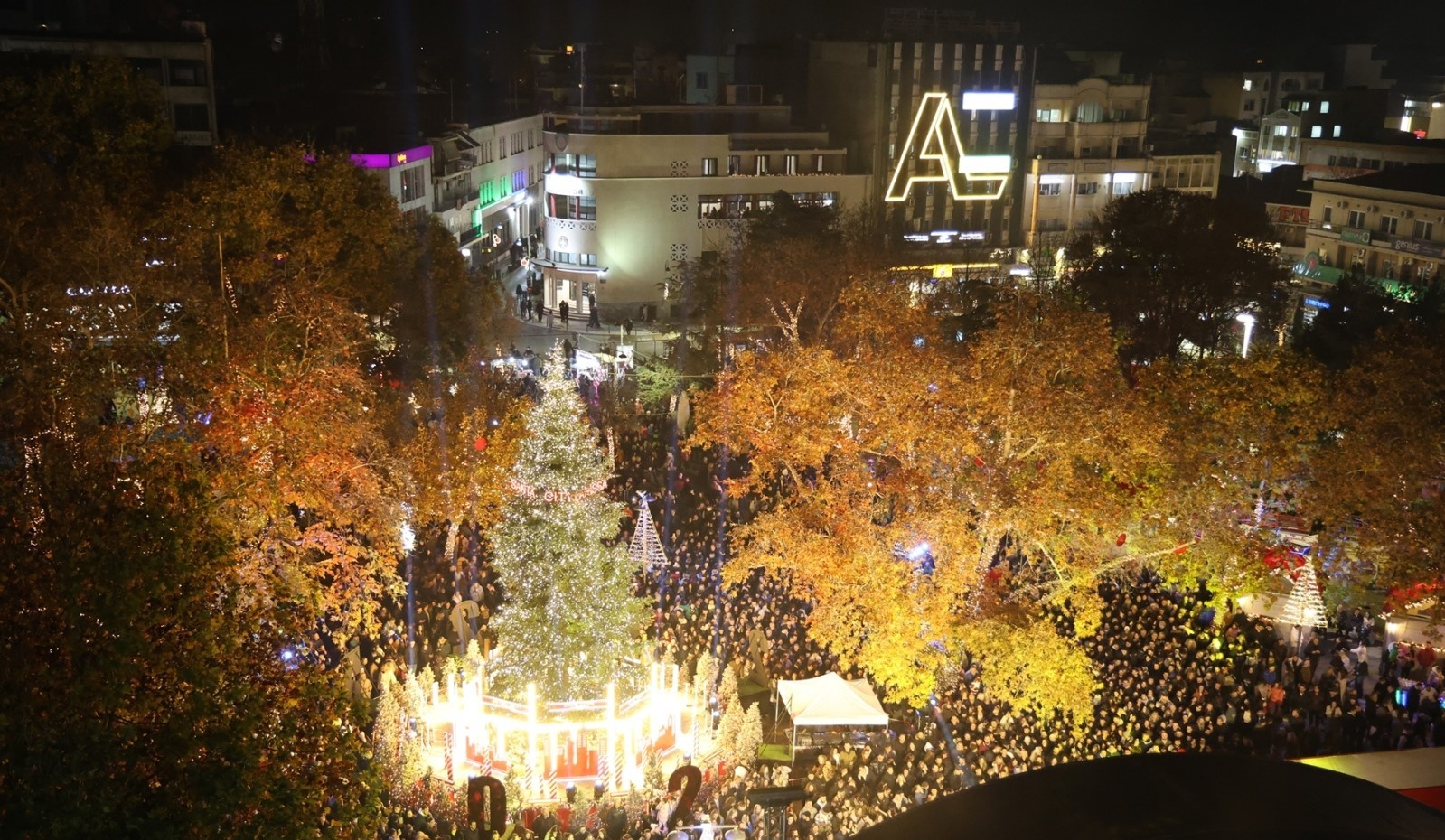 Απόψε το άναμμα του δέντρου στην Κεντρική πλατεία